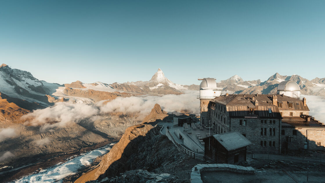 Blick aufs Matterhorn und Kulmhotel Gornergrat
