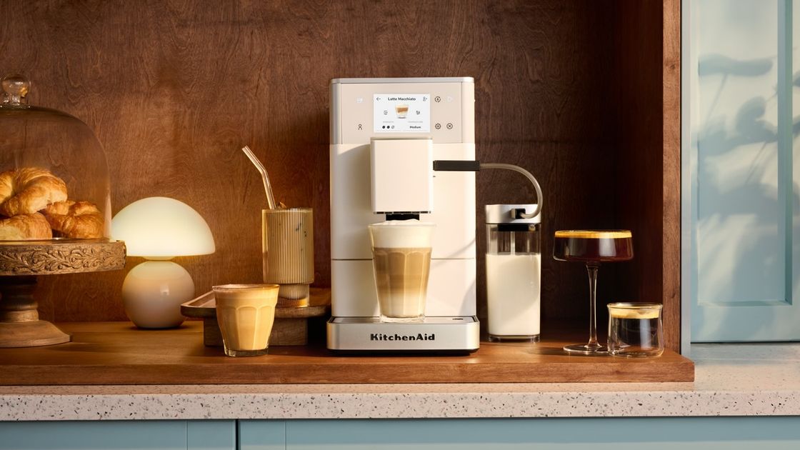 KitchenAid_KES8454BM_Fully_Automatic_Espresso_Machine_with_Iced_Coffee_KF4_Black_Matte (4))