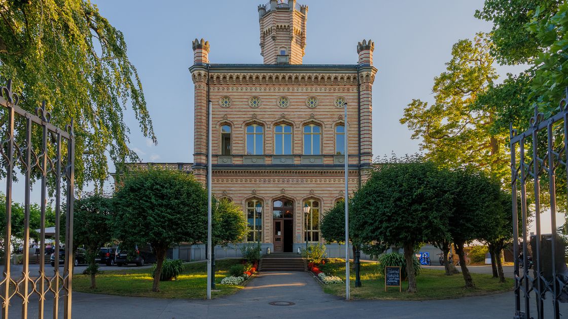 Schloss Montfort - Fassade - Wide Shot - (c) Steffen Sinzinger - 250717 -3