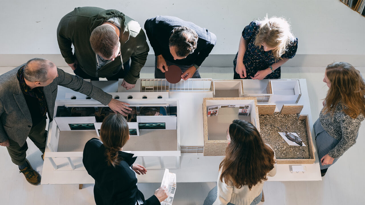 07_DK_From left clockwise Christian Friedländer_Peter Albtrechtsen_David Garcia_ Anna Aslaug Lund_ Alexandra Wedderkopp Emelianov_Ellen Leer_ Josephine Michau_Photo Rasmus Hjortshoj