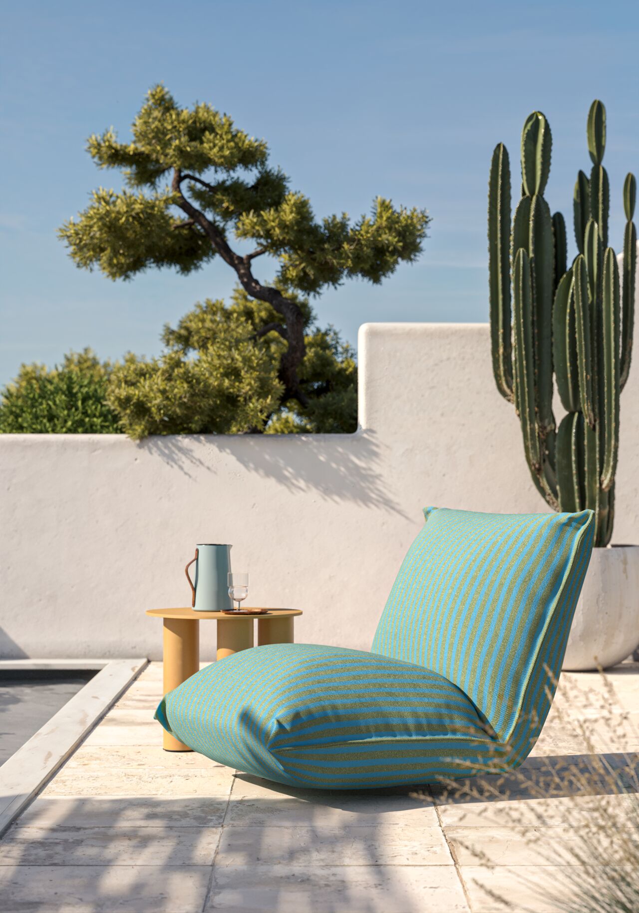 S-CAB_Brezza Relax_lounge chair_setting_v0303