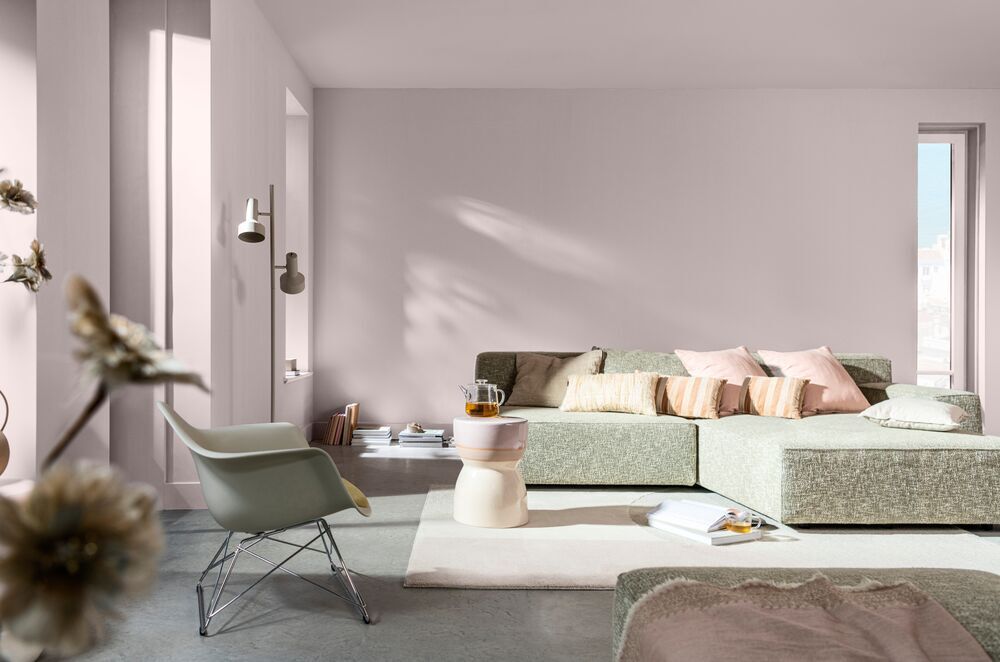 Wohnzimmmer mit Trend Wandfarbe Sweet Embrace von AkzoNobel