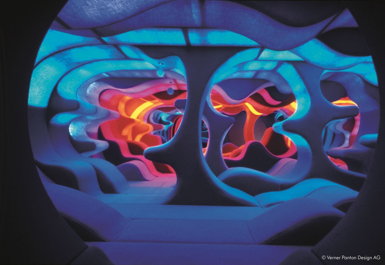 02_VDM_Verner-Panton_Form-Farbe-Raum_credited