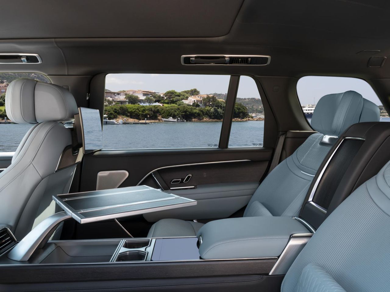 Range Rover Opaline Light_02_preview