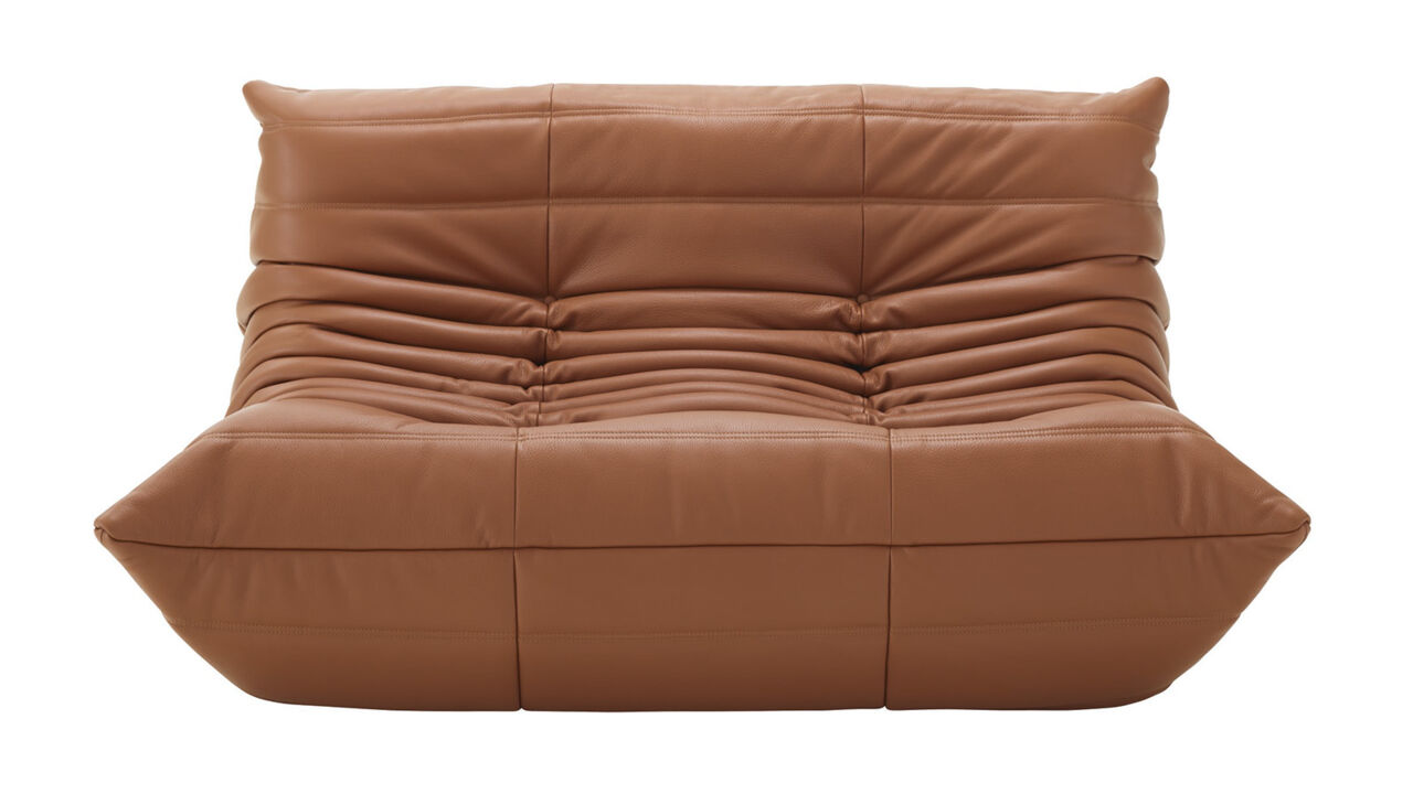 TOGO Sofa Kyoto Gold credit Ligne Roset