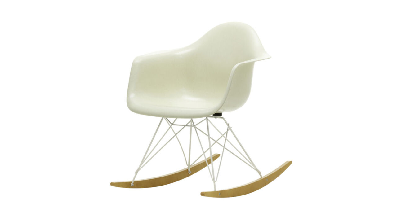 Schalenstuhl "Fiberglass Armchair RAR" von Charles & Ray Eames