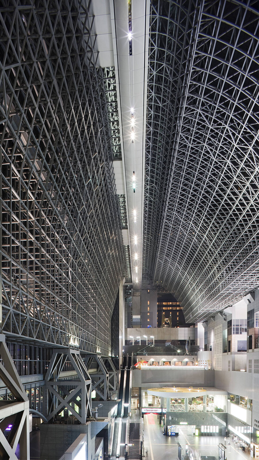 Kyoto Station von Hiroshi Hara