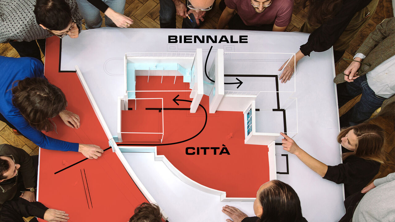 AKT und Hermann_Czech mit ihrem Modell für die Architekturbiennale 2023