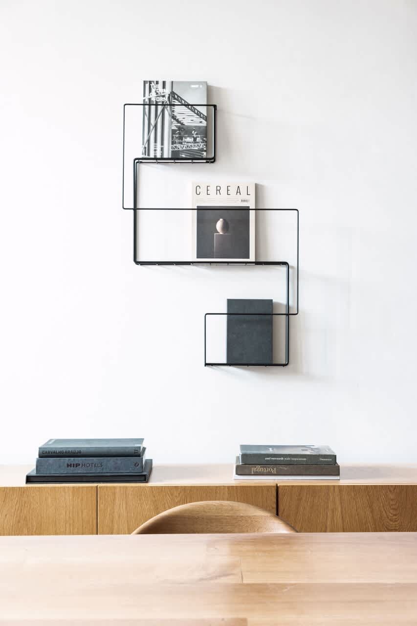 Groß (revue-ablagen-zeitungshalter-schwarz-schoenbuch-1)