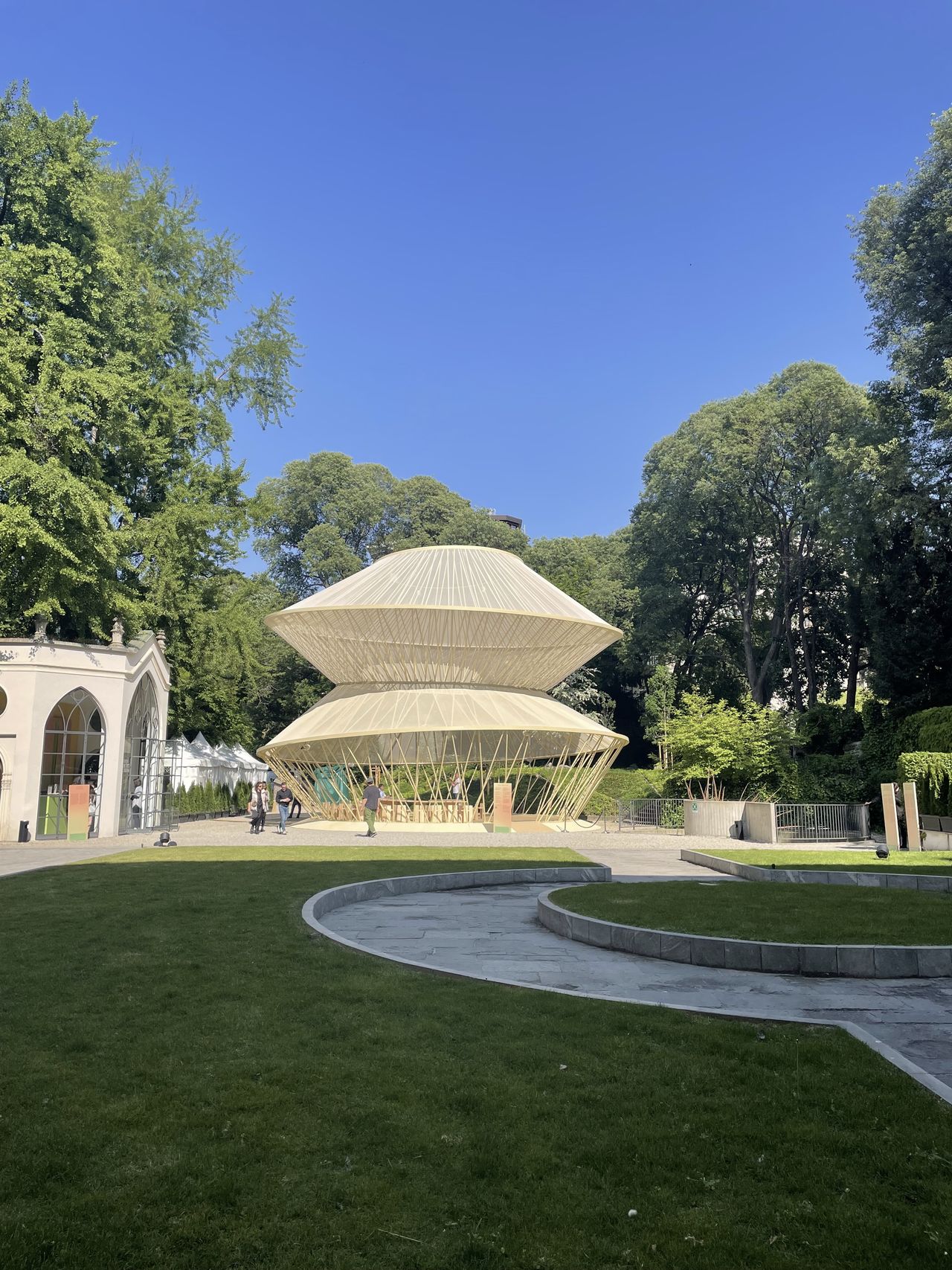 Usbekischer Pavillon When "Apricots Blossom" im Palazzo Citterio Mailand