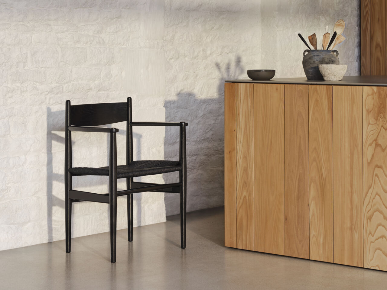 Stuhl CH37, schwarz lackierte Eiche mit schwarzer Kordel, von Hans J. Wegner
