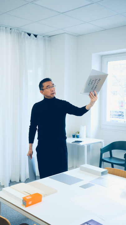 Sou Fujimoto in seinem Architekurbüro in Paris 