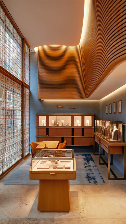 Vorderer Bereich in Schaufensternähe, Hermes Store in Hamburg