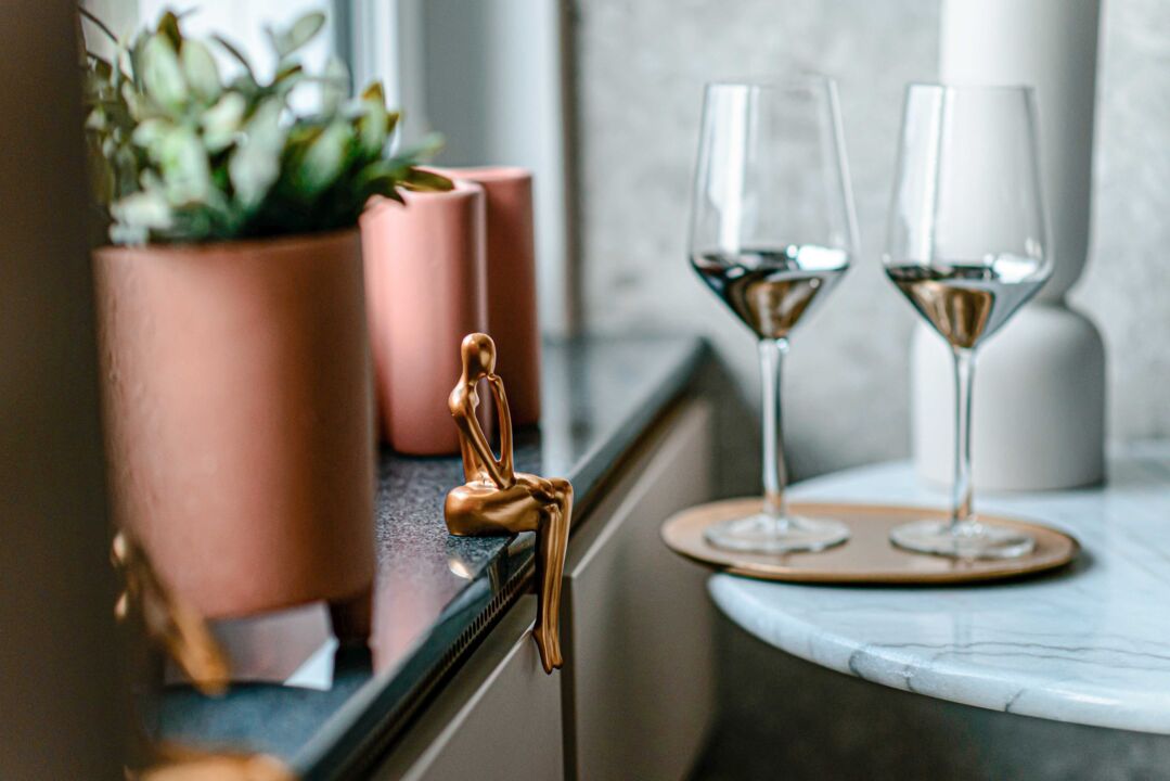 Fensterbank mit Deko in Ferienwohnung