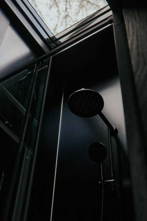 Shower_Raus x Wehrmuehle_Cabin Model 2 designed by Sigurd Larsen_Credit_ Noel Richter Groß