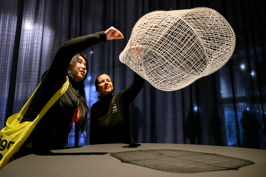 Installation Circle von Raw Edges auf der imm cologne 2024