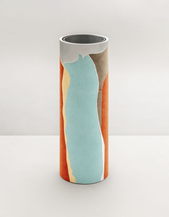GIOBAGNARA_GaryHume_GAHA321_American-Tan-VII_Vase_LIFESTYLE01