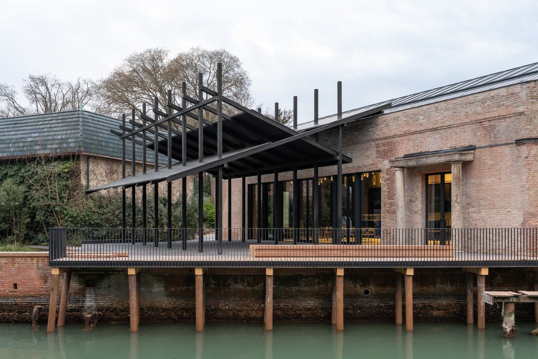Kopie von 21. Loggia Caffetteria_Ph Giuseppe Miotto Marco Cappelletti Studio, Courtesy La Biennale di Venezia-MiC