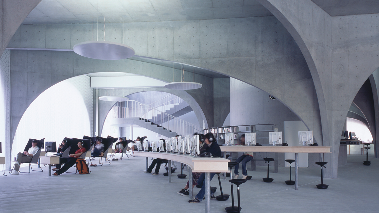 Tama Art University Library in Tokio, Japan, Architekt Toyo Ito