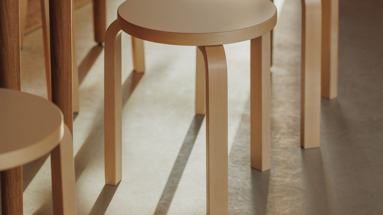 Ein Alvar Aalto-Klassiker: stool 60. 