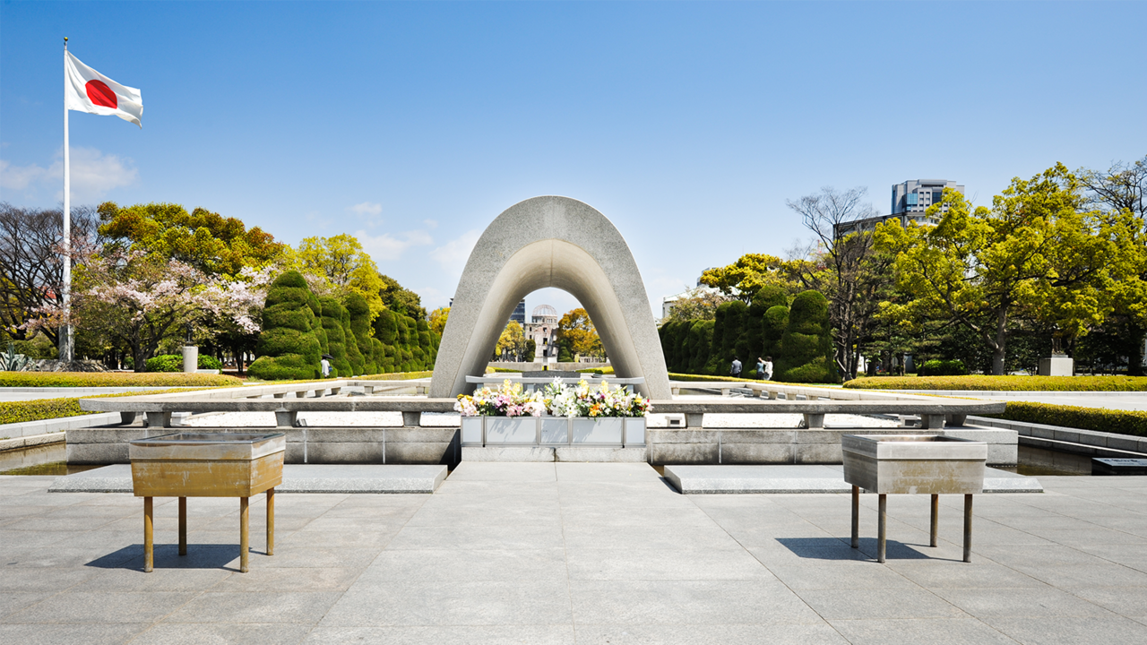 Friedensdenkmal in Hiroshima von Architekt Kenzo Tange