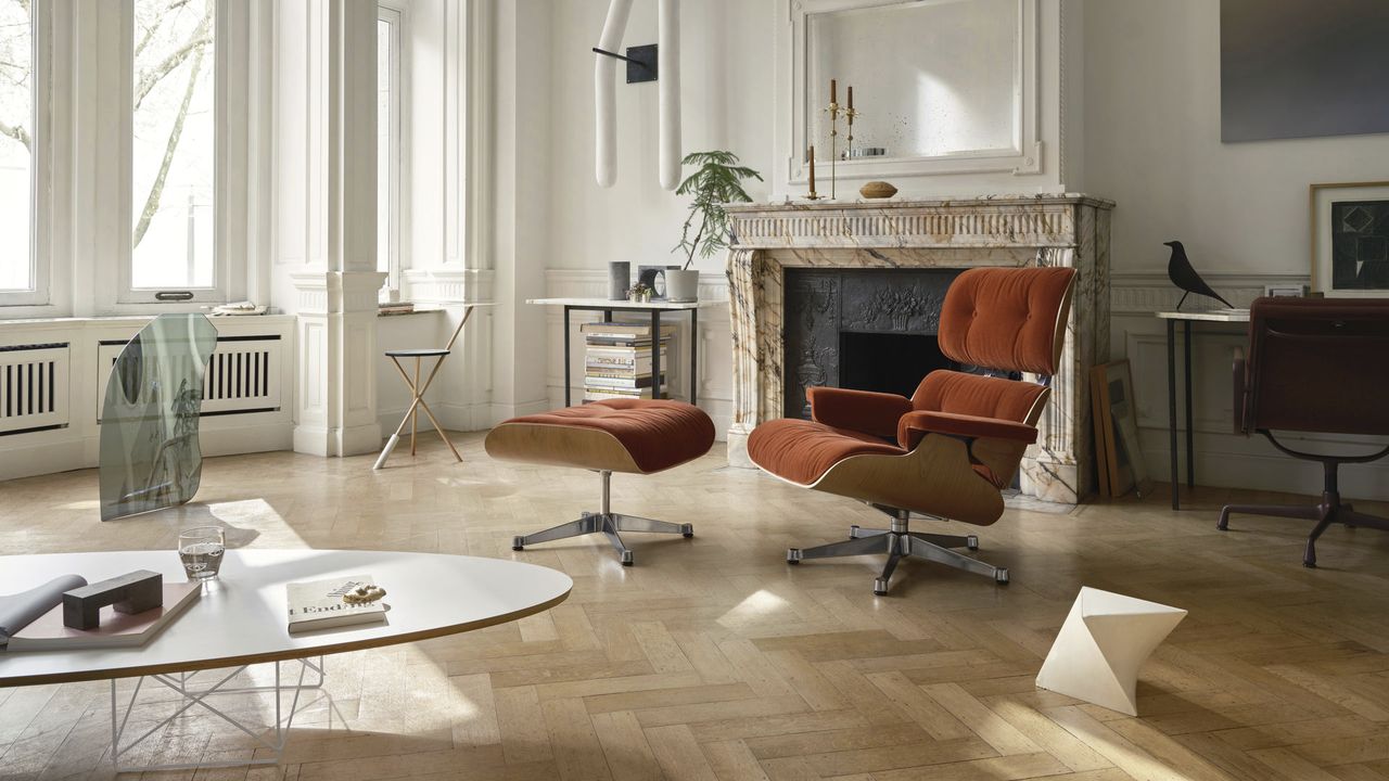 Eames Lounge Chair Orange