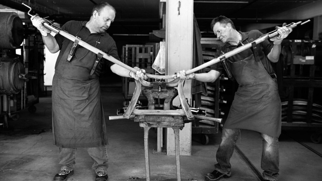 F05_10_Thonet, Biegerei, Fertigung Bugholzstuhl