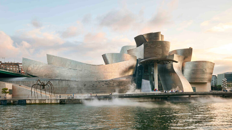 Das "Guggenheim-Museum" in Bilbao: Ein Meisterwerk zeitgenössischer Architektur von Frank Gehry, das Kunst und Stadtentwicklung harmonisch verbindet. Guggenheim Bilbao