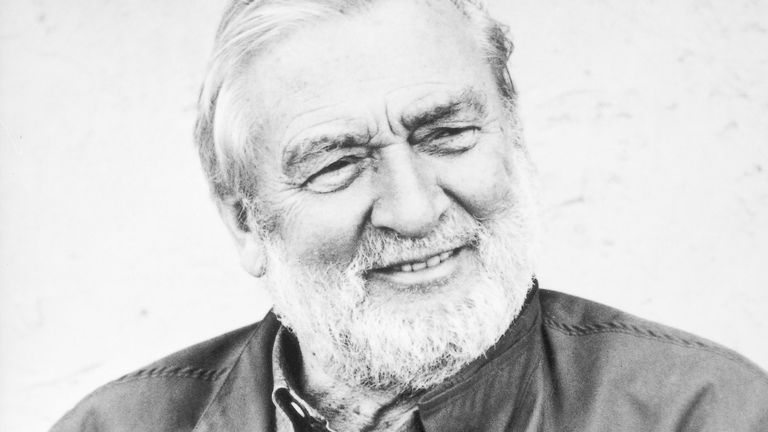 Verner Panton im Portrait von 1993
01_VDM_Verner-Panton_Form-Farbe-Raum-Panton Portrait_credited