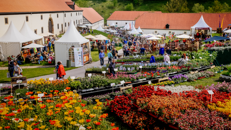 Das Gartenfest Dahlheim findet in den Gärten des „Kloster Dalheim“ statt, das früher ein Augustiner Chorherrenstift. Gartenfest Dalheim