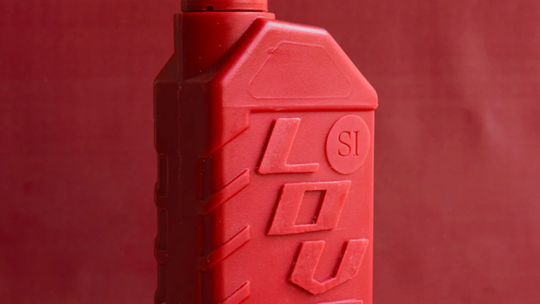 Die „Love Candle“ aus Sojawachs macht warm ums Herz und setzt ein Statement für die Liebe – auch wenn sie abbrennt. Love Candle