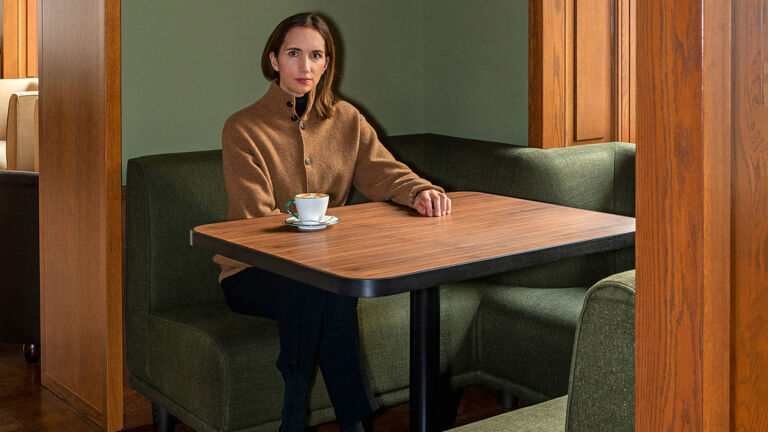 Irina Kromayer: Sie entwirft Möbel, Räume und Szenerien. In ihrem Portfolio stehen u. a. das Grill Royal und das Restaurant Phoenix im Düsseldorfer Dreischeibenhaus Irina Kromayer