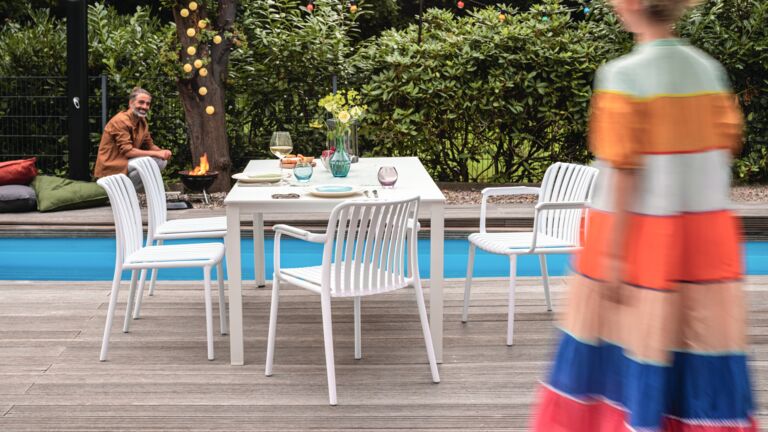 Zurückhaltend im Ausdruck, klar in der Form: LAGO überzeugt als vielseitiger Solitär für entspannte Stunden im Freien. Kettler Lago