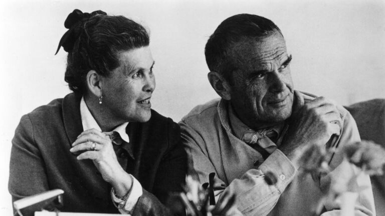 Porträt von Ray und Charles Eames