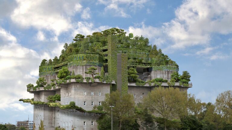 Der Bunker an der Hamburger Feldstraße wurde um fünf neue Geschosse erweitert. Begrünter Bunker an der Feldstraße mit neuem Dachgarten