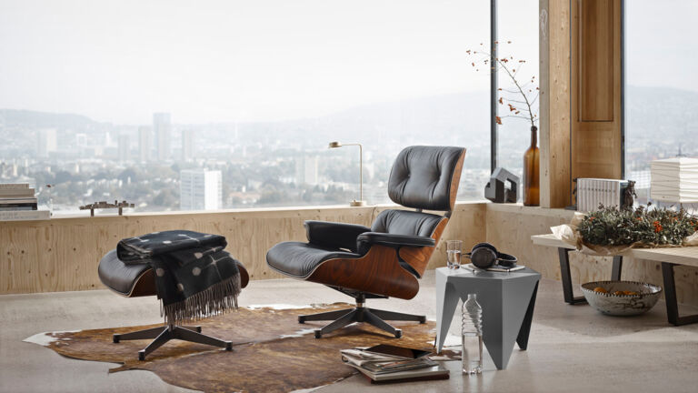 Stühle und Sessel, die durch ihr eigenständiges Design Räume prägen und auch ohne Begleitung starke Statements setzen. Eames Lounge Chair