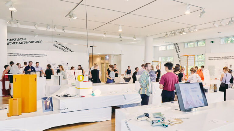 Designtalente widmen sich den drängenden Fragen unserer Zeit. Bei der Jahresausstellung der German Design Graduates werden ihre Projekte und Konzepte präsentiert und diskutiert. gdg24-christofjakob_1