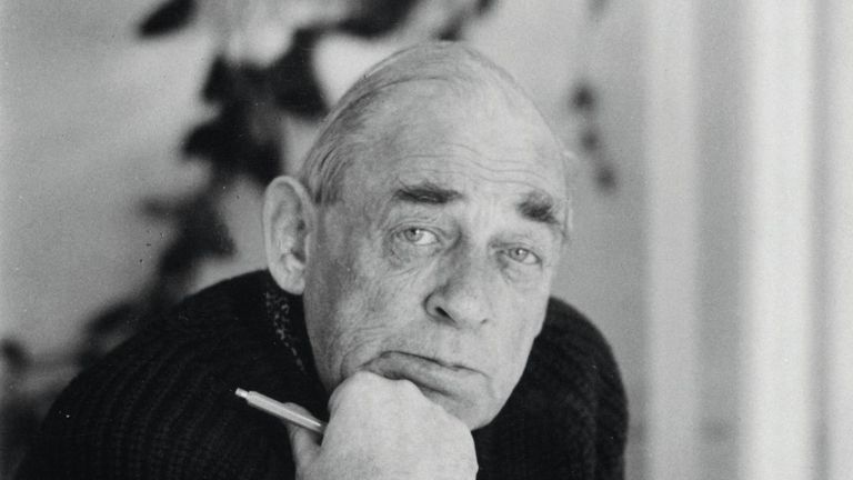 Designer und Architekt Alvar Aalto gilt als der Begründer der organischen Moderne des 20. Jahrhunderts in Finnland. Porträt des finnischen Designers Alvar Aalto