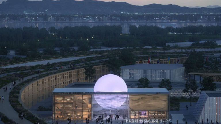 Der niederländische Pavillon beeindruckt mit seiner wellenförmigen Fassade und einer leuchtenden Sonne als Symbol für saubere, unbegrenzte Energie Pavilion Niederlande Expo 2025